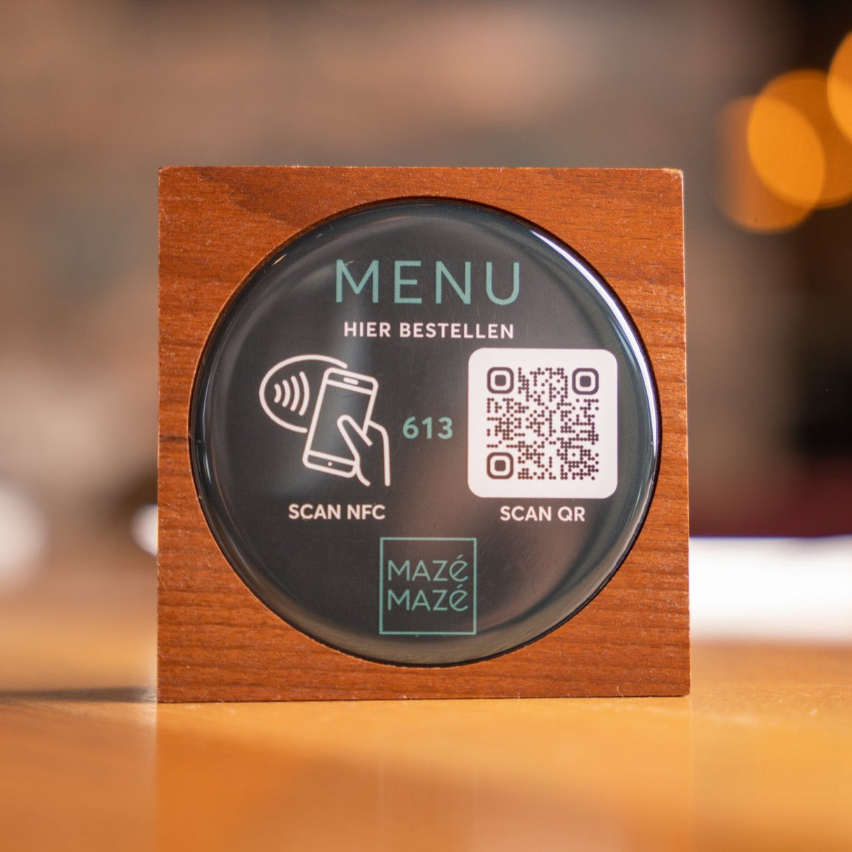 Digitale Speisekarte QR NFC - mit Tischnummer - Tischaufsteller Holz dunkel - loyal