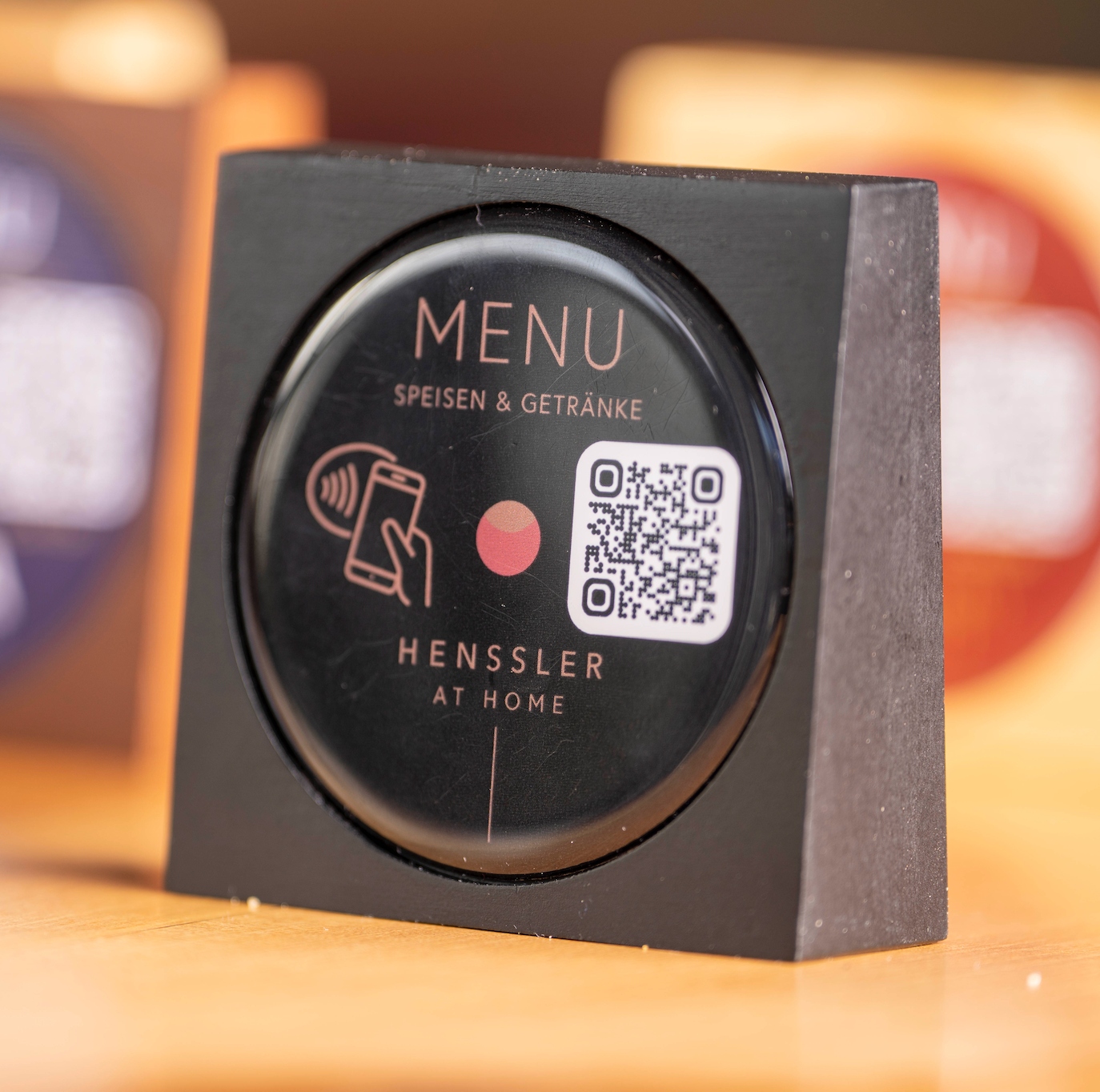 Digitale Speisekarte Restaurant Tischaufsteller QR NFC, White Label, für Restaurants, Bars, Hotels, mit Self-Ordering