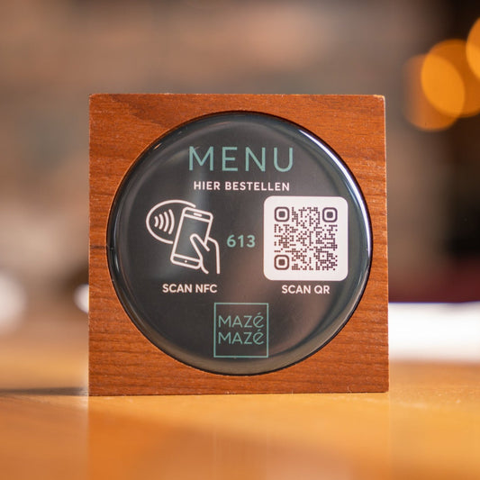 Digitale Speisekarte QR NFC - mit Tischnummer - Tischaufsteller Holz dunkel - loyal