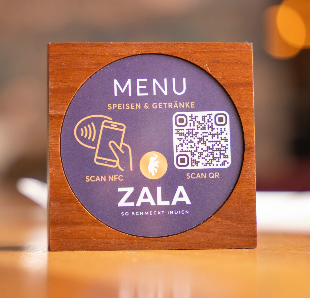 Digitale Speisekarte / Aufsteller Holz dunkel NFC / QR individualisierbar - loyal
