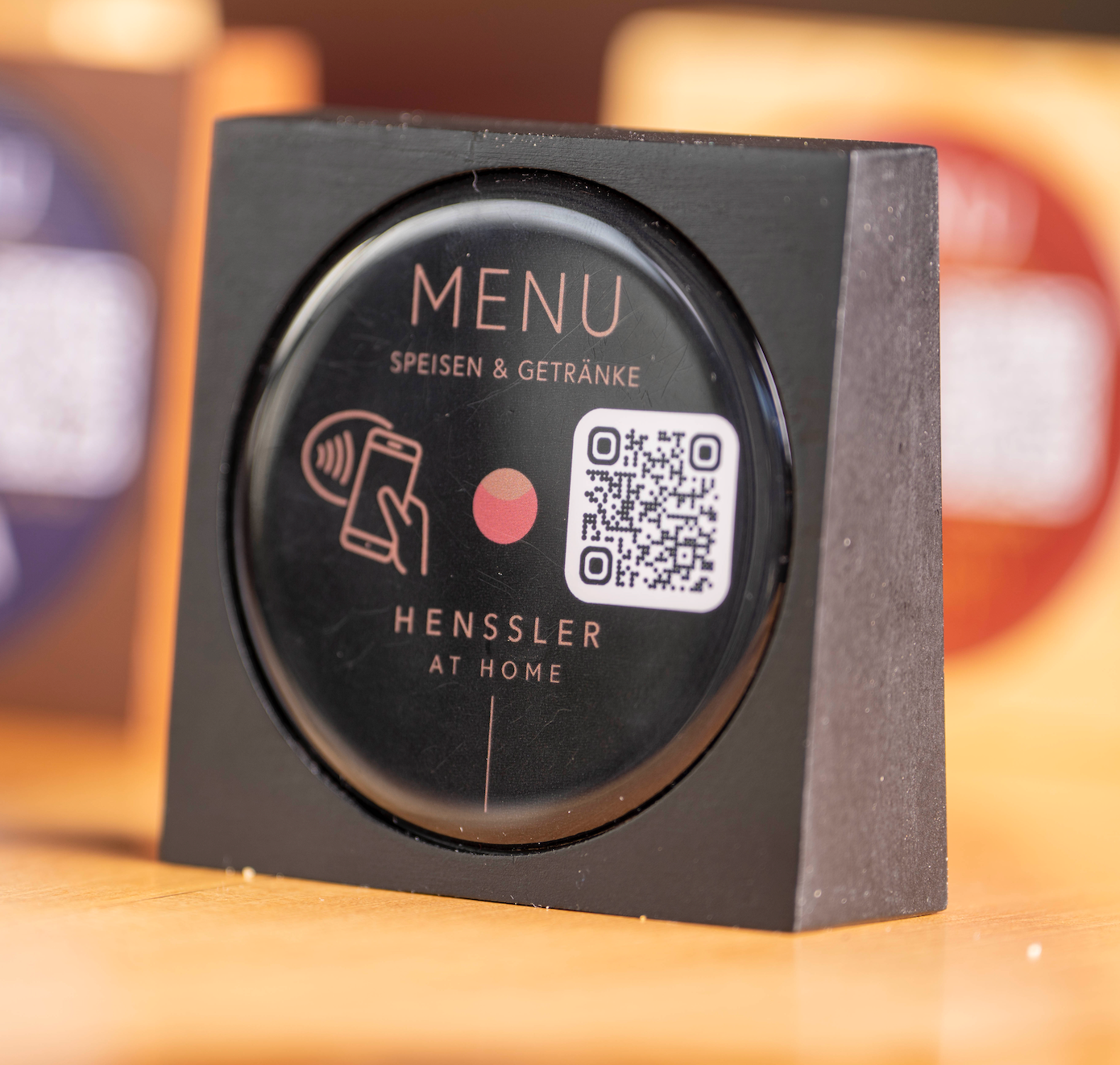 Digitale Speisekarte / Aufsteller Holz Schwarz NFC / QR individualisierbar - loyal